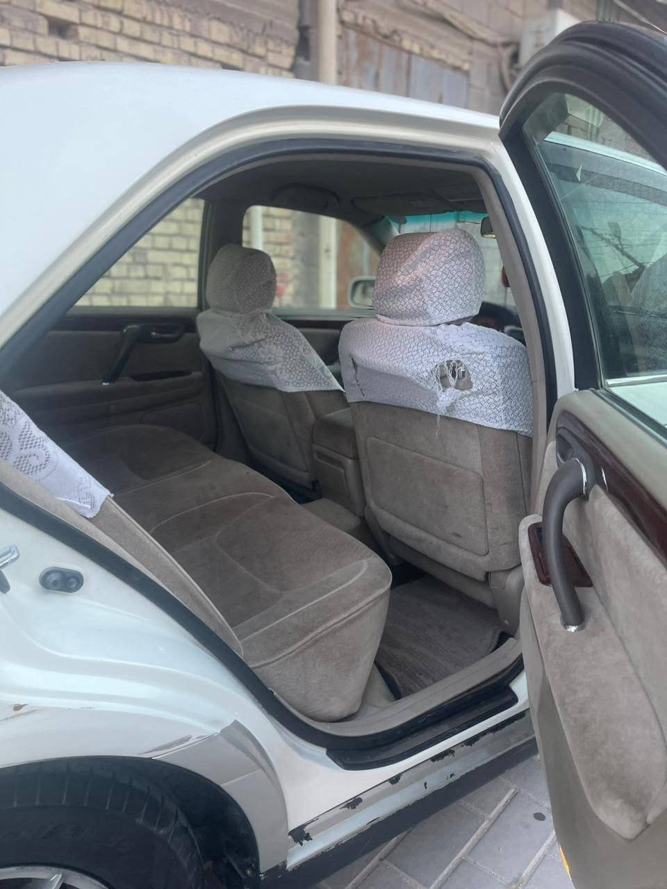 Toyota Crown (ملكة) موديل 99 – JDM Style 👑🇯🇵
​السيارة أدوات (بدون رقم - كلك مكصوصة كصتين) 🛠️
​لأهل الصنف والجنايه اللي يدورون النظيف والسيارة المضمومة ما متعوبه.. ملكة 99 (ثلاث دكم) Full Options 🔥، السيارة بحالة بلاد وبيهة ريحة الشركة، مال معاتب وجاهزة من كلشي 🥇.
​المواصفات الملكية (VIP Specifications) ✨:
​المحرك: ديفور الجبير (D-4 Engine) 🚀 – نشاط وعزم وعالشرط High Performance.
​اللون: محزم (جمالية ونظافة توب Clean Look 💎).
​الداخلية: كشنات كهرباء (Electric Seats ⚡) أمامية وخلفية، ستيرن كهربائي متحرك، وبردة خلفية كهربائية.
​الراحة: مثبت سرعة (Cruise Control 🛣️) شغال، وتبريد ثلاجة مركزية ❄️.
​حالة السيارة (Condition) 💯:
​الحدادية: 100% جديدة (Perfect Suspension 🔧) وما تحتاج برغي واحد.
​التواير: تخم تاير جديد 🚗.
​المحرك، الكير، والكهربائيات مكفولة وصوتها ما ينسمع (Super Quiet 🤫).
​السعر 💵: [37وبيه مجال للشرايه]
​المكان 📍: البصرة / الزبير
​للاستفسار والتواصل 📞: [0788 030 9900]
​تنويه للشراي ⚠️: السيارة أدوات (كلك مكصوصة كصتين) يعني بدون رقم، ومبيوعة على هالوضعية. الشراي الجاد واللي يعرف بقيمة الـ Crown يتفضل يتصل وجمالتهه بالواقع أحلى بهواي من الحجي.
​الملكة تبقى ملكة 👑 Crown Is Crown
