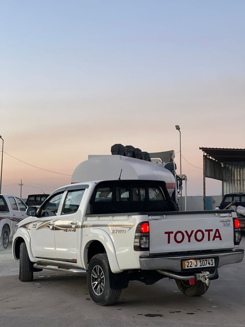 سلام عليكم بيكم. مرزيا هايلوكس 2015  سيد نهرو. كير توماتيك. كير محرك بشرط مامفتوح برغي كلها وضع شركه ماشي190. رقم هزا سنويا جديد و بسمي  سيارا كفاله عامه من دعاميا لي. دعاميا  *********** وتساب ***********
