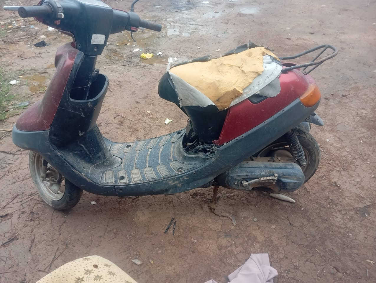 السلام عليكم ورحمة الله وبركاتة عندي دراجه بطه يسمونه يماهه اريد للبيع شغله من راسهه لساسهه نضيفه حيل بس الكشن مخربهه عايزهه بس كفار جوه الكشن بس هاي ناكصهه امانت الله ورقيب الاستفسار على الرقم *********** السعر عله اتصال
