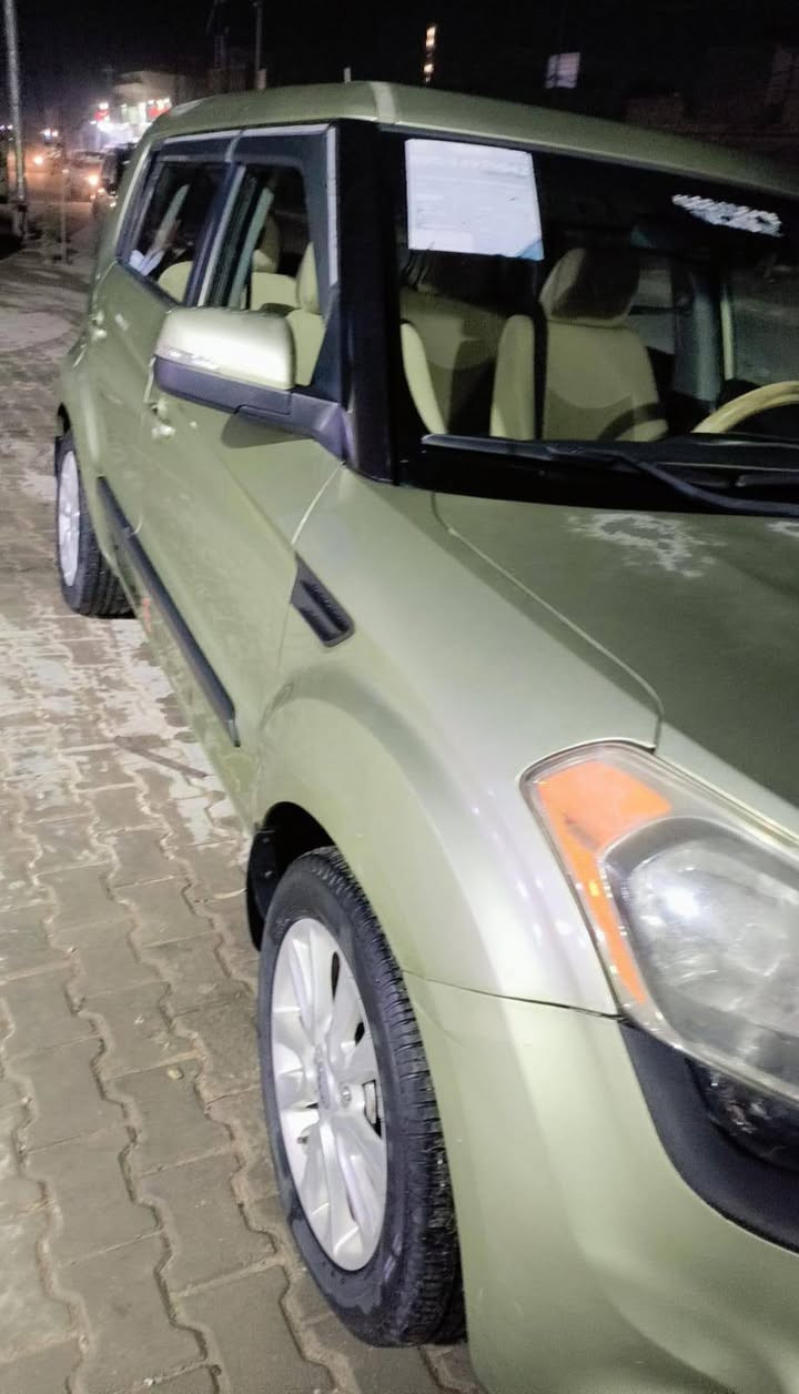 سلام عليكم 
سياره صول 2013 كلين تايتـل
مكينه/2000 دوش
ماشيه 88 الف وارد امريكي
للاستفسار/***********
