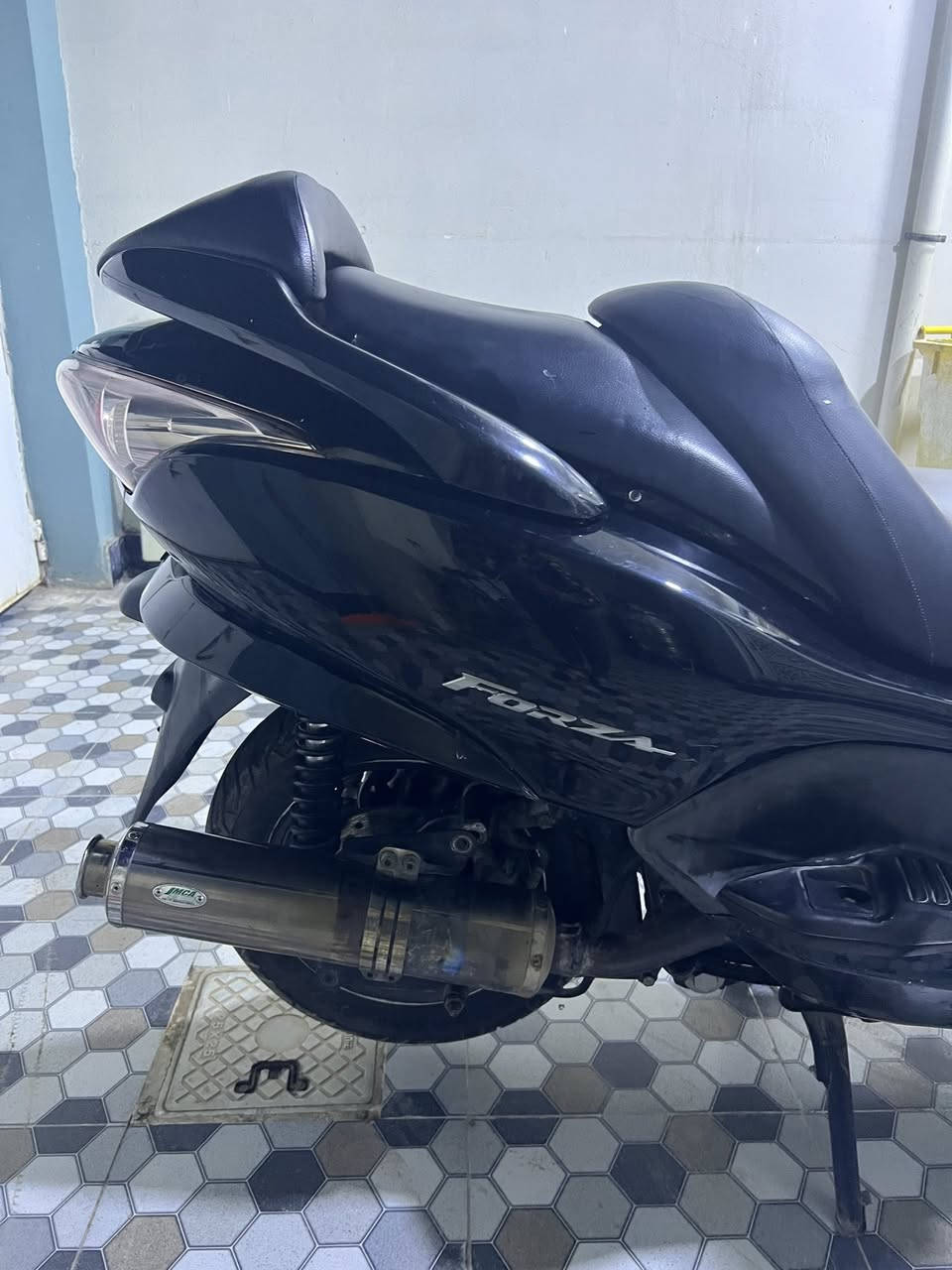 دراجه فورزه 09 كرستال 
دراجه ناعمه وحلوه مكينتها خير من الله 

شلعه ومعدل ع ستان ١٤٠  لون اسود ماكي 

صلنصه رياضي سستم سماعات بيها صوتهن يخبل 

مصدات هوى اوراق وياها كفراتها حلوه لا كسر ولا شي 

شخوط كلش خفيفه موضحه كبالكم 

مكاني ديالى بعقوبه                سعر ١٢٠٠ وبيها مجال للطيبين 

شراي اتصل ***********
