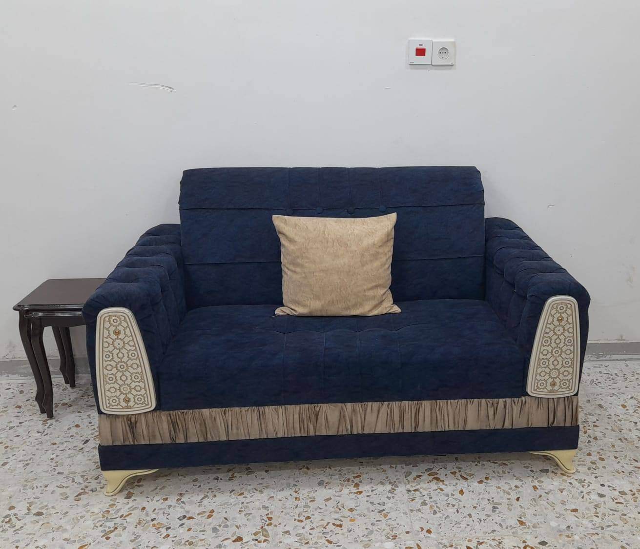 كاونتر كامل مع السنك نظيف جدا سعره 450 بي مجال
ديوان اخو الجديد استخدام قليل سعره 350 بي مجال
 مكاني الحرية ‏‪0770 808 3615

