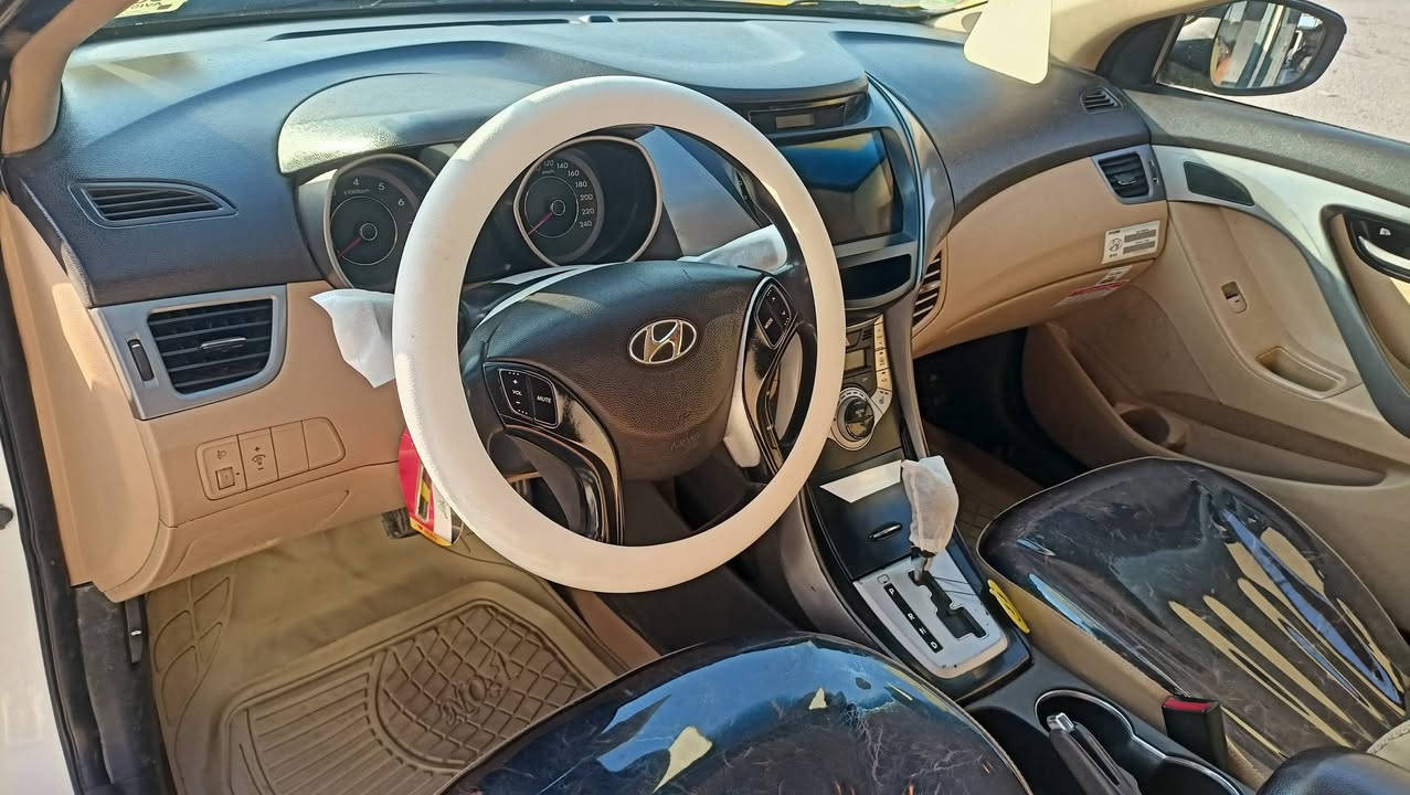 السلام عليكم هيونداي افانتي 2011 رقم جديد محرك گير شرط سياره فول مواصفات عدا البصمه طخم جديد سياره جديده ماعليها حجي شرط التحويل السعر 120 ورقه وبيها مجال المراجعة مكتب الصادق فرع محطة التاميم قبل النزول المعارض مقابل معرض عالم السيارات اتصال ***********//***********
