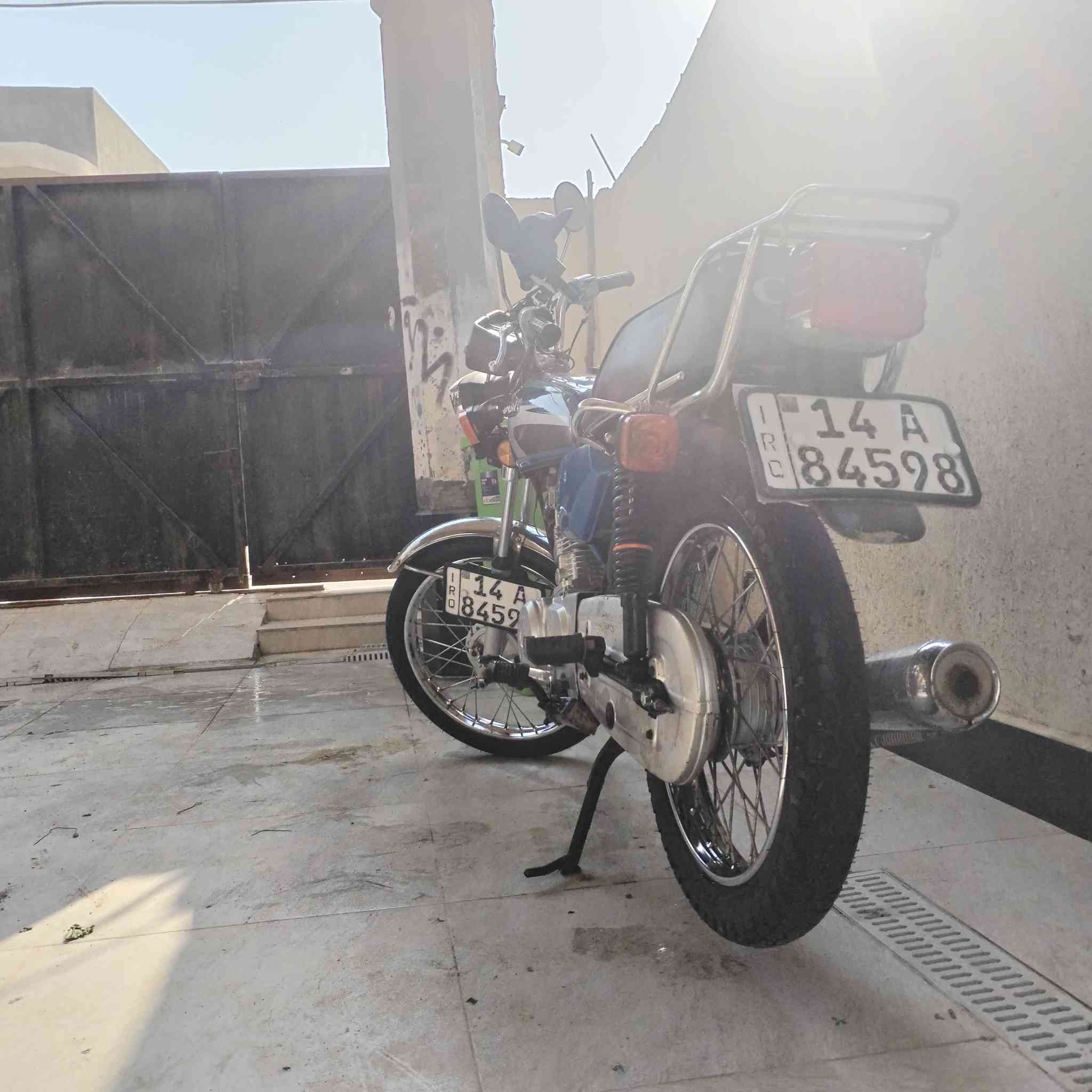 دراجه ايراني ناما موديل 2021 معمره ب 2025 دراجه رقم وسنويه وكلشي بيها جديد مكينه مافتوح بيها برغي 
***********
