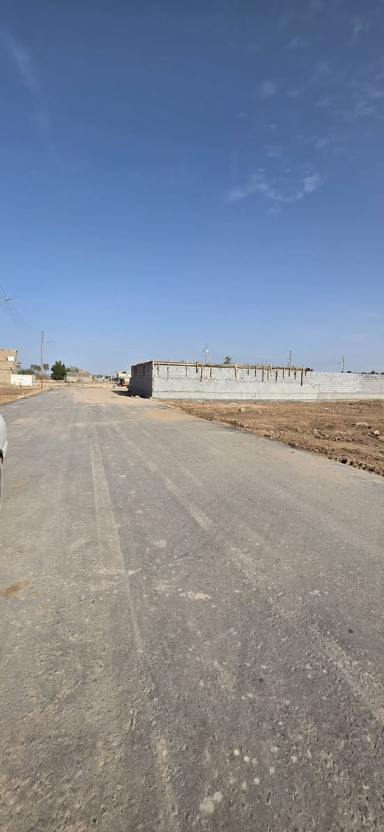 على بركة الله يعلن مكتب عقارات الديرة 
عن توفر قطع اراضي بأسعار مناسبة 
في الجزيرة _ باب الهوى _ مجاور مقام سلمان المحمدي 
تتوفر جميع المساحة 
100 متر السعر 14 قابل للتفاوض 
200 متر 26 قابل للتفاوض 
300 متر 40 قابل للتفاوض 
400 متر 52 قابل للتفاوض 
ويوجد مساحة اكبر ربع دونم ونص دونم ودونم
حسب الطلب 
علما الارض طابو صرف زراعي بسم عراقي 
سند 25 
الخدمات المتوفره (ماء _كهرباء_ تبليط )
وقريبة على المدارس تقرييا 200 متر فقط 
للاستفسار اكثر اتصل على الرقم
*********** البصرة, العراق
