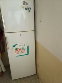 ثلاجه وسط • نظيفه • شغاله