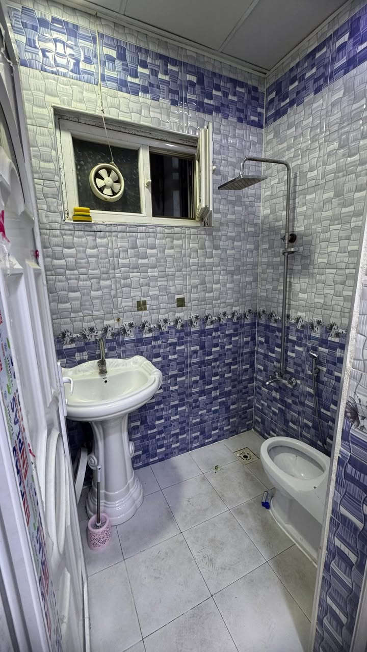 #للايجار______في______السيديه

بيت مساحه  100 متر 

يتكون من

اربع غرف نوم مطبخ صاله خدمات صحيه عدد 2

#الايجار مليون

خلف شارع 40

للاستفسار 

***********

***********
