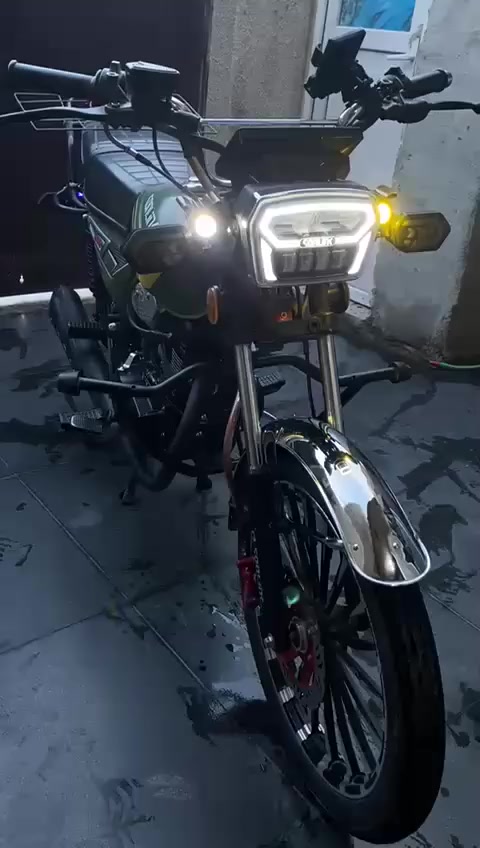 سلام عليكم حبايب دراجه للبيع ضاغطه وزنجيل مكفوله اوراق بصمات 2 مكينه 200 العنوان بغداد السعر 650 بيها مجال ***********
