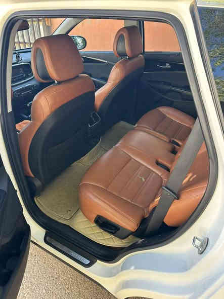 سورينتو 2015فول مواصفات رقم بغداد
بانورما 
محرك وكيل كفالة عامه
الكير مبدل هايدروليك جديد
صدر جديد نضيف جدا
باتري جديد 
السيارة جديدة 
السعر 220 وبي مجال
***********
