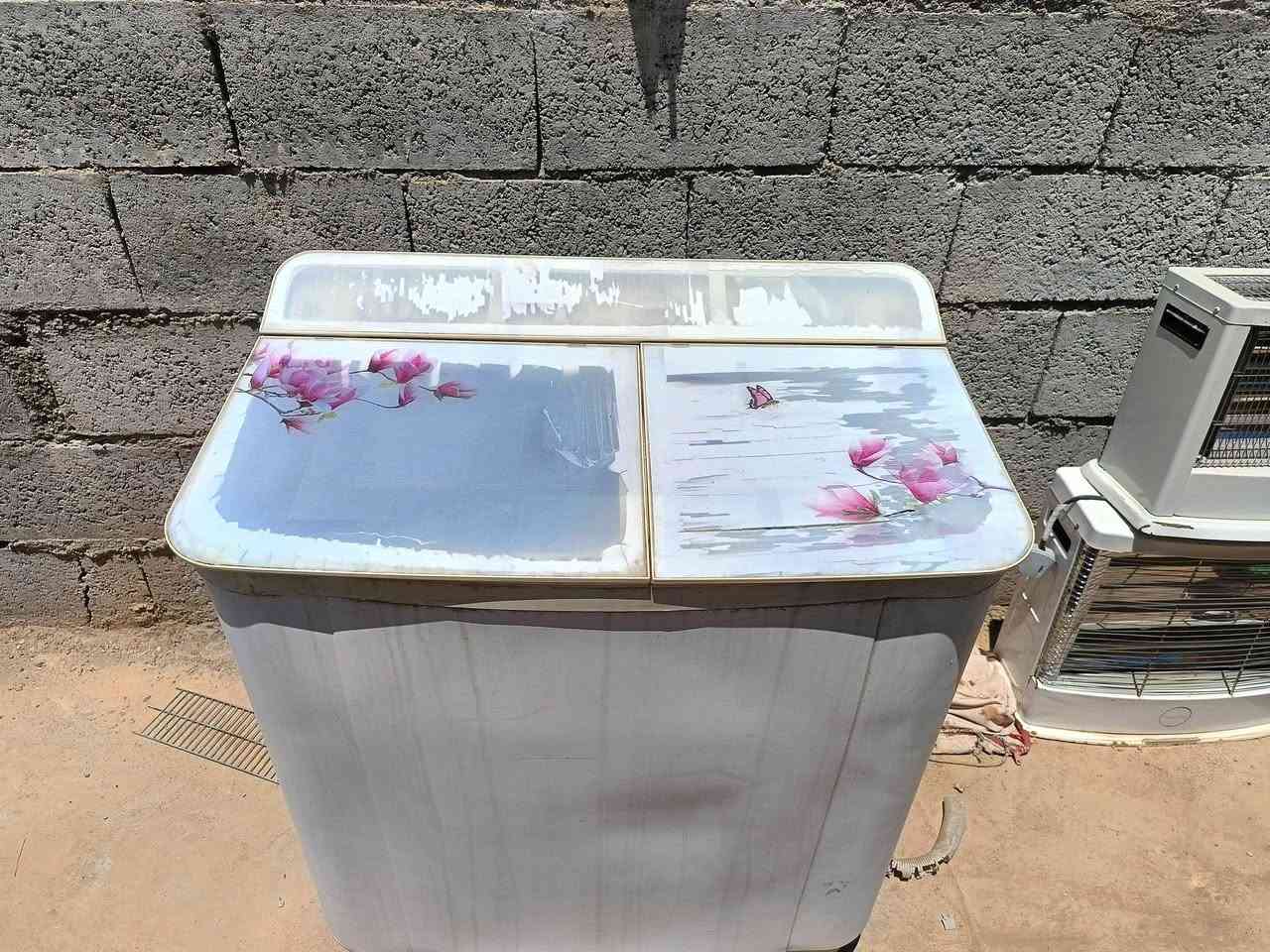 ئەم غەسالە بۆ فرۆشتن 
وشکەوە کردنەکەی ئیش ناکات
 بەس شۆردنەکەی بێ کێشەیە
40هەزار 
چەمچەماڵ
*********** السليمانية, العراق
