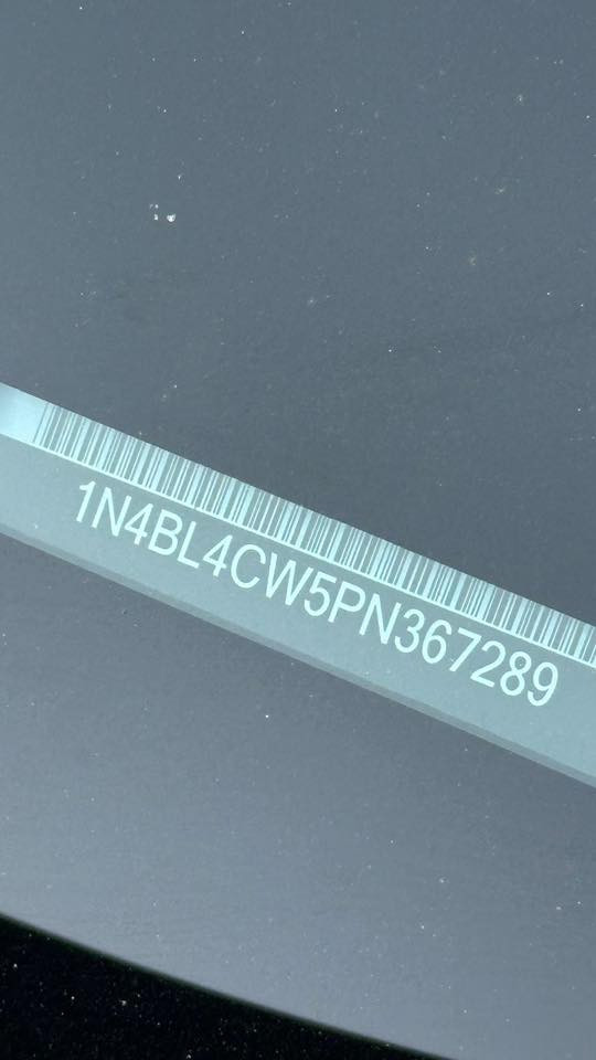 نيسان التيما SR23
معوقين بصرة ماشية ٥٨ الف
عليه ويل١٧ الويل الاصلي ١٩ موجود
رقم الشاصي والسونار وصورة الحادث خليتهه بالمنشور
السيارة بدون صبغ فقط بارد
السيارة نظيفة وجاهزة من كلشي
رقم التليفون ***********
السعر ١٦٣ ورقة
