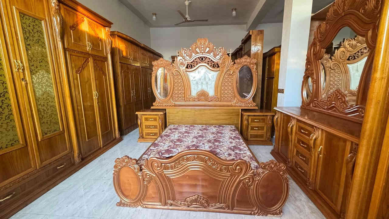 سلام عليكم توجد غرفه نوم عراقي حطاطه درجه ولئ شدخ مابيها ام العوجيه خشب زان العنوان  البعبيد هاتف ***********
