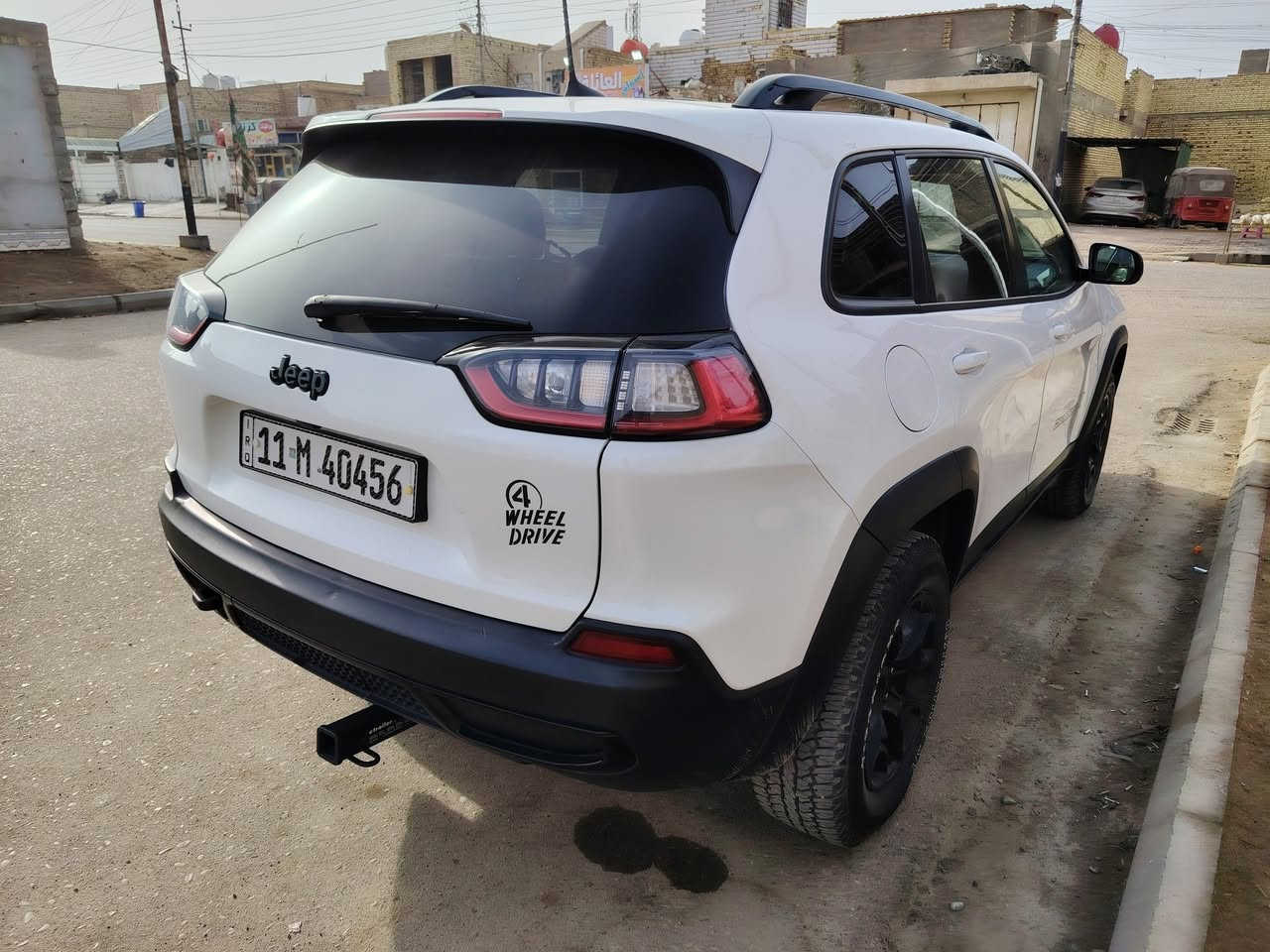 السلام عليكم
جيب شيروكي بزون 2022
لاتيتيود فور ويل
اللون ابيض رقم بغداد
بدون نواقص، تحويل مباشر 
مكينة 6 سلندر 3.200
ماشية 30.000 mi قابل للزيادة
غرق طفيف جدًا، بدون اضرار ودواخل، بيها تقرير بتاريخ اليوم. 
كفاله عامة فقط خدش في الجنطة مكحل
تخم تاير جبلي مع سبير غير مستخدم
تشغيل عن بُعد، بصمة، رادار، نقطة عمياء
كشنات جلد، اطفاء ذاتي، كشن كهربائي، شاشة كبيرة، كاميرا. منظومة زنون عالي ناصي كشافات. 
السعر: 195$ مجال بسيط
للأستفسار
***********
***********
