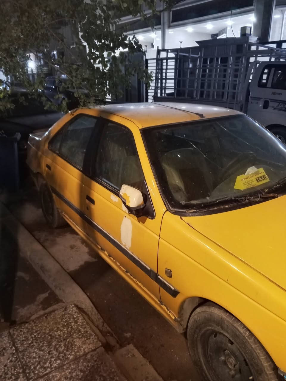 السلام عليكم بيجو لميس للبيع موديل 2015 التفاصيل كير ومحرك مكفولات بيها طخات مشط وحداديه مبدل كاملة مال شركه .السعر 28
