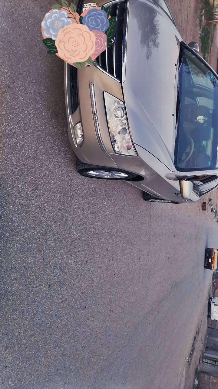 السلام عليكم سونتا موديل ٩ أمريكي ماشيه ١٠٠ حقيقي 
2400 دوش 
رقم بغداد انكليزي بإسمي
فول مواصفات فتحه تنته كشن كهربائي
اناره أبواب
خزن جام
تحكمات ستيرن جهتين 
كشنات جلد
تخم تاير جديد
حداديه جديده
تبريد ثلج
سياره حلوه كلش جديده بمعنى الكلمه
ترايك زيرو 
داخل جديد كلش
بابل سكندريه ***********     السعر ١٠٤ بيها مجال
