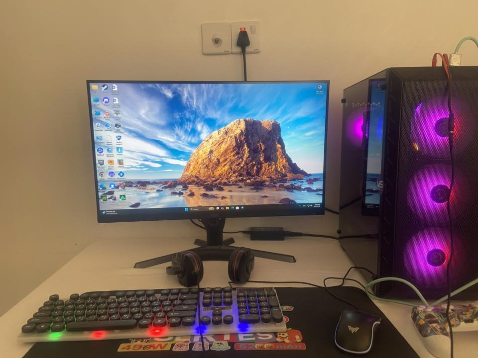 السلام عليكم
ـ PC كاملة للبيع + UPS Online 
-INTEL Core i5-14400F BOX
-RTX 4060 GIGABYTE EAGLE OC 8GB 3FAN BK
-16GB CORSAIR DDR5 5200 MHZ (8x2) 
KIT BLACK
-B760M H GIGABYTE DDR5 
-E900 1TB NVME M.2 3DNAND 2000M HEATSINK-DAHUA-E900N1TB 
-MNTOB MN-210 ALPHA DUAL RGB CUP COOLER
-PSU GAMDIAS KRATOS E1 600w RGB
-MNTOB MN-2080B STORM MESH 
4 FAN RGB 
-AOC 27G11E 27 FHD FAST IPS 0.5MS 
180HZ
اضافة الى جوستك بلي فور مع كت موس 
وكيبورد و سماعة كيمنك وUPS اونلاين اصلي 
مع العلم كراتين جميع المواد موجودة
وسلامتكم ..
واتساب او اتصال: ***********
