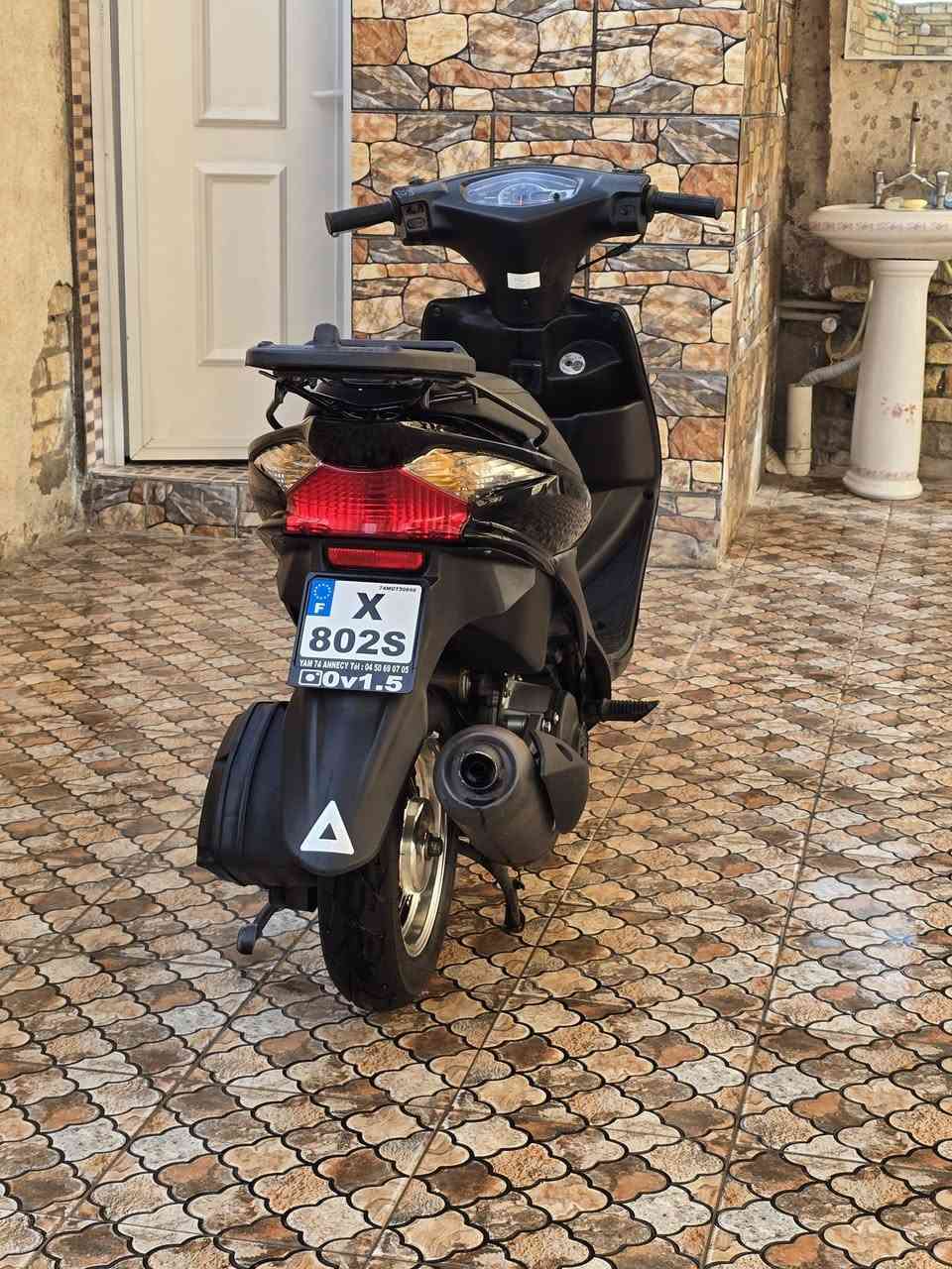 السلام عليكم ادرس ياباني حديث صارله عشرين يوم من نازله من الرمبه كفاله كلهة الدراجه ***********
