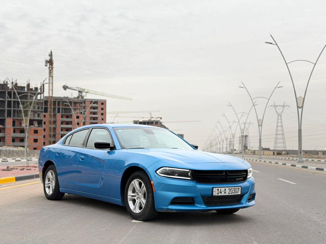 سلام عليكم
جارجر مديل 2023 اصل رقم بصره وارد امريكي 
مكفوله من الضربه والصبغ والغرق مكينه 3600 تو ويل ماشيه 45 ميل 
مواصفات 
شاشه كبيره كار بلي 
كشن كهربائي حضن 
كشن جلد 
تشغيل عن بعد 
باقي المواصفات معروفه

مكاني البصرة
شراي يتصل
***********
