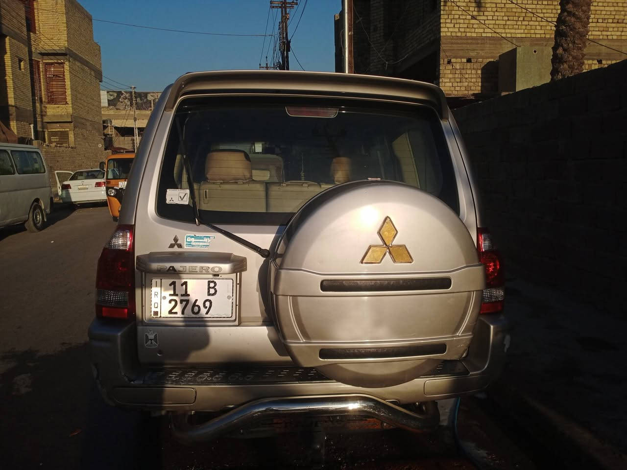 سلام عليكم عندي باجيرو موديل 2007سيارة نضيفه تخم تاير ويل كب حداديه جديده فحته سلايت  كشنات جلد سيارة بسمي تبريد شغال مكينه 3800 مكان عبيدي حي النصر رقم الهاتف ***********
