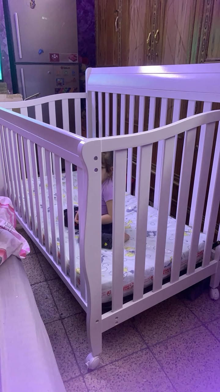 جربايه مال طفل تكفي لحد عمر ٨ سنوات 
قياسهة الطول مال قاعده السرير 
متره و٣٠
والعرض ٦٥ سنتيم
سعرهة ١٠٠ وبيهة مجال بسيط


**إذا كنت صاحب هذا الإعلان وتريد حذفه لأي سبب، رجاءا أرسل رسالة إلى الدعم الفني**