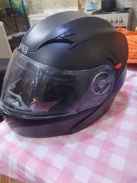 شباب خوذه و صندوك مستعملات اقل من شهر للبيع قيم باليرضي الله و تشلع عي...