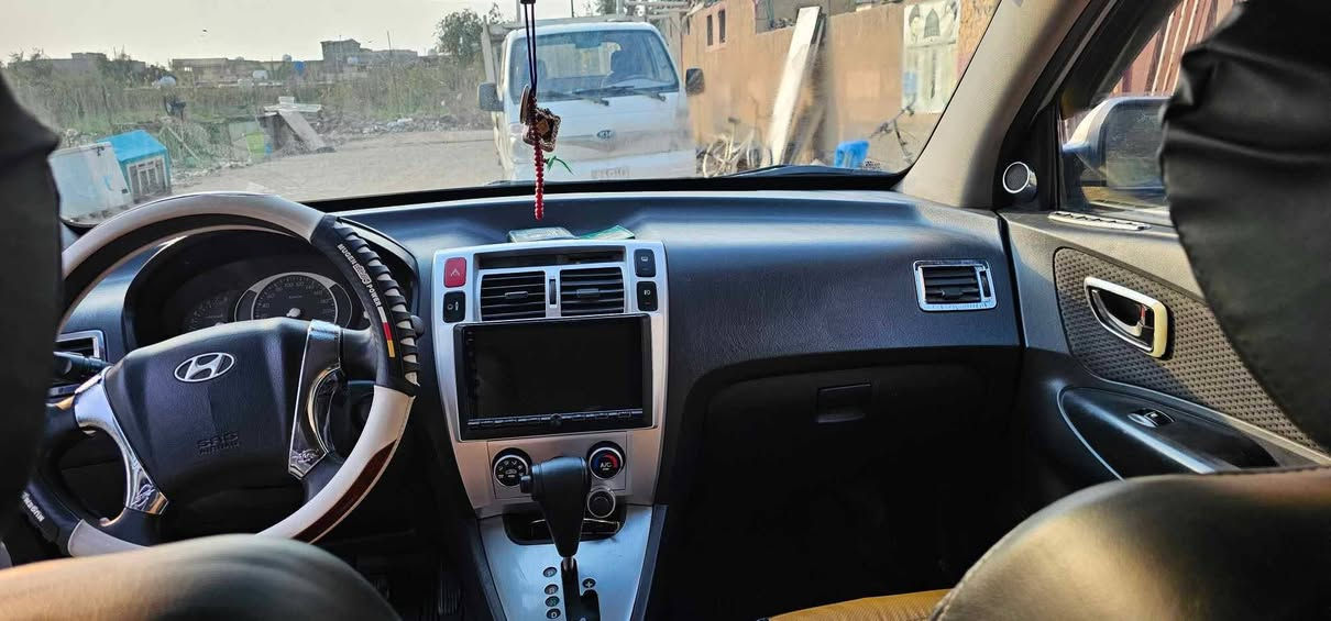 السلام عليكم 
توسان 2009 مكينه 2000 سياره باسمي مكفوله رقم بغداد انكليزي السعر 125 ورقه مكاني بغداد الرقم ***********
