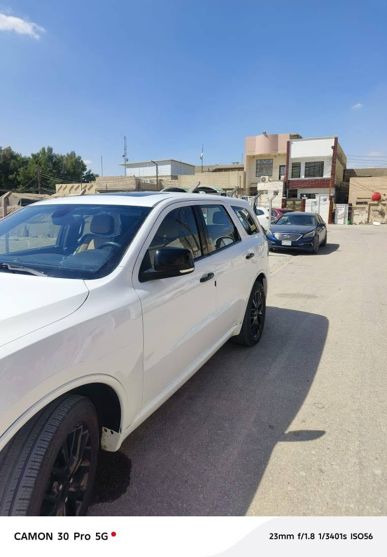 السلام عليكم 
دورنكو موديل ١٥ خليجيه رقم بغداد 
بيه قطعتين صبغ 
فول لمتد   جاهزه 
محرك سته تبريد ثلج تخم تاير 
رقم صاحب السيارة مكلف بلنشر مو سيارتي اتصل ع راعيه 
سعر ٢٢٠وبيه مجال
***********

