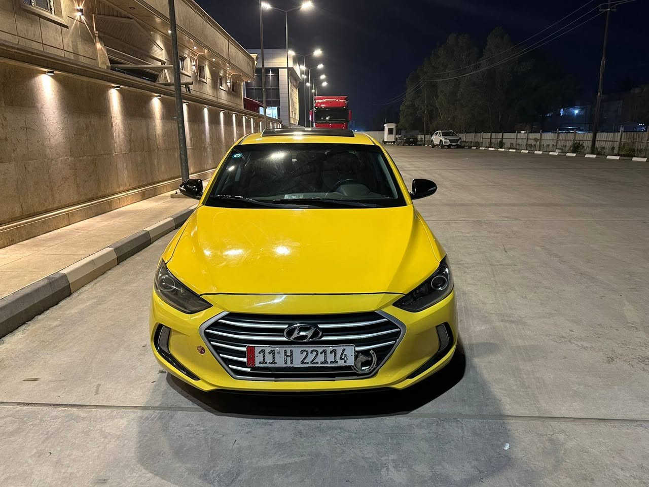 سلام عليكم النترا ٢٠١٧ حادثها فقط دعاميه خلفيه بيها بس تقرير سياره جديده احله من لصور سياره جاهزه للخير كل نقص ما بيها
مكينه وكير وحداديه وتبريد كفاله 
فول مواصفات
فتحه + بصمه + بصمة ابواب + شاشه جبيره + رادار جانبي + كشنات تدفئه + ستيرن تدفئه + اشاير بل مري + فول تحكمات + ثلاث انظمه قياده + سياره بدون ايرباك
وباقي لمواصفات المعروفه
ماشيه ١٣٠ الف كيلو
مكينه ٢٠٠٠ دوش
سعر ١١٥ وبيها مجال
مكان السياره بغداد
للستفسار  ***********
