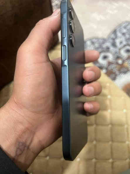 السلام عليكم تلفون اي ١٦ للبيع  مكفول مابي شي عنوانة بغداد  السعر ١٤٠ رقم الهاتف  ***********
