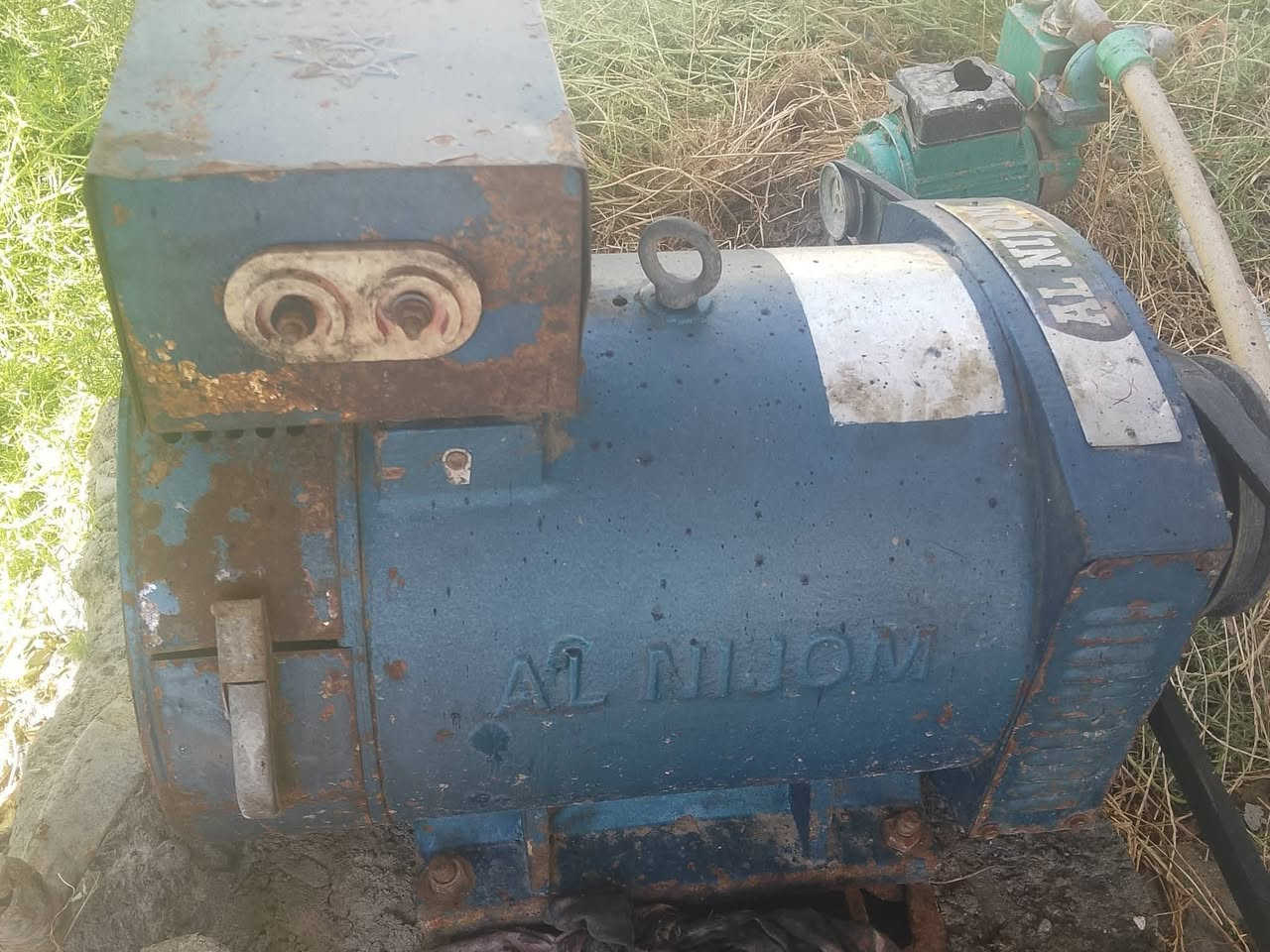 مولد لستر للبيع 8 حصان مع مولده 7kv مولد نضيف السعر 950 وبي مجال بسيط العنوان ديالى الخالص 
للاستفسار ***********
