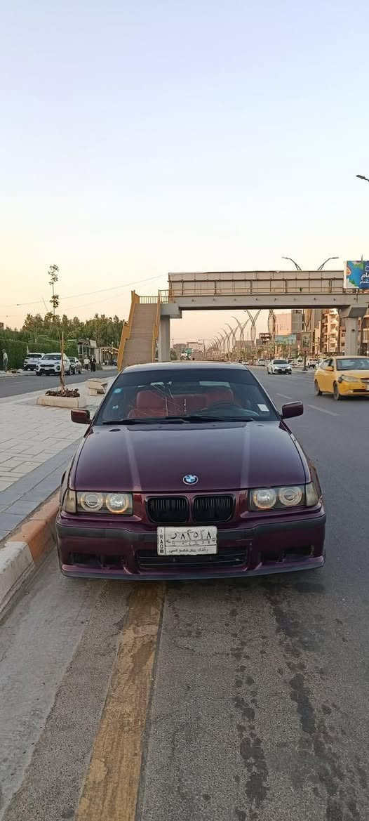 سلام عليكم حبايب
e36  320   6 سلندر 
مكينه جديده 
كير اوتو جديد 
سياره مصبوغه عام جديد 
صدر خلفي امامي جديد 
ويل وتخم تاير جديد 
لايت وبكلايت جديد 
كت ام كامل 
كهربايات السياره كله بلاد ونضيفه 
بدون ضربه وبدون خياس 
*********** اتصال فقط 
مكاني بغداد 
سعر 65 وبيه مجال
