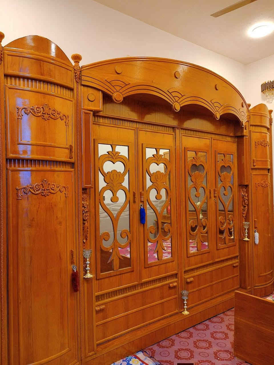 سلام عليكم غرفة البيع سعر 1400وبيهة مجال حك جية مكان بغداد بسماية رقم الهاتف ***********
