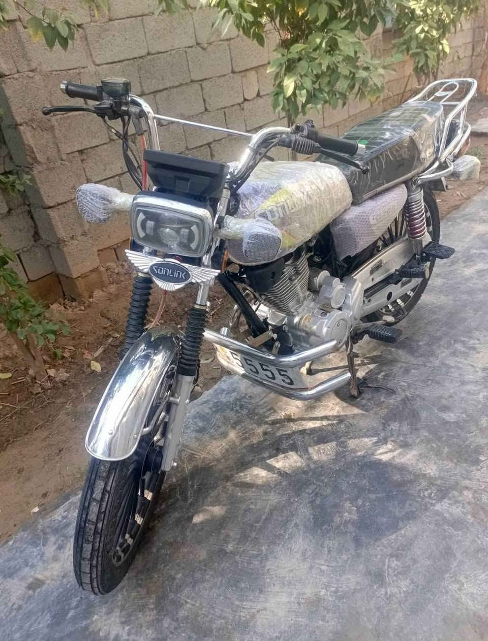 دراجة سيفان2025دراجة مكفولة من كلشي
محرك200 السعر850وبيها مجال 
ملاحضة : الدراجة باب أول سونك الأصلي 
***********
