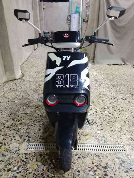 دراجه شحن جديده لوك علفحص بطاريات 6كبار نظام Rبك بيها بس جوه يم التريشه كسر زغير وسويته وفطر بلجاملغ الامامي السعر 700 مكاني بغداد حي اور ***********
