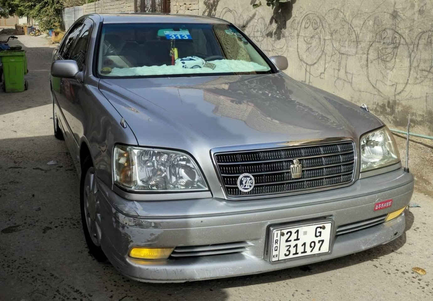 تويوتا كراون موديل 2002 لون سلفري
واصولي وكفاله عامه
رقم سليمانيه الجديد الأنگليزي شرط المداور ثاني يوم سنويه نافذه لغاية 2028 واصولياتها مضبوطه
مكفوله كفاله عامه من كص وضربه ونقل جثه ورسميات والأصوليات.

المواصفات 
3دكم أصل.
كرستال أصل مو شد.
اشرط ترايك 180 وتهد ستيرن.
مكينتها ديفور الكبير الحجم 3000 شاصي75.
اربع كشنات كهرباء متحرك.
ستيرن كهرباء متحرك.
برده خلفيه كهرباء أصليه.
مري كهرباء+هيتر
تبريد ثلج متحرك.
داخل بيجي مطعم بصاج.
ويل كب نجمه ابيض حجمه16.
تخم تاير جديد.
دليل امامي شذره زرقاء.
لايتات كرستال زنون أصل.
بگ لايتات لد كرستال.
شاشه كرستال ترحيب.
شاشه تاب عارض.
لحيه اماميه.
جامات اربعه اوتو.
تحكمات خلفيه شغاله.
سستم صوت+دمامات فد شي.
كروز تثبيت سرعه.
حداديه شرط اسفنجه.
والسياره ماعايزه برغي كامله على اخر حبايه. 
والسياره بالواقع اجمل من الصور 
مكان السيارة البصره 
للاستفسار 
*********** 
***********
