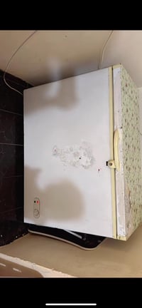 ثلاجة • نضيفه • مستعجله