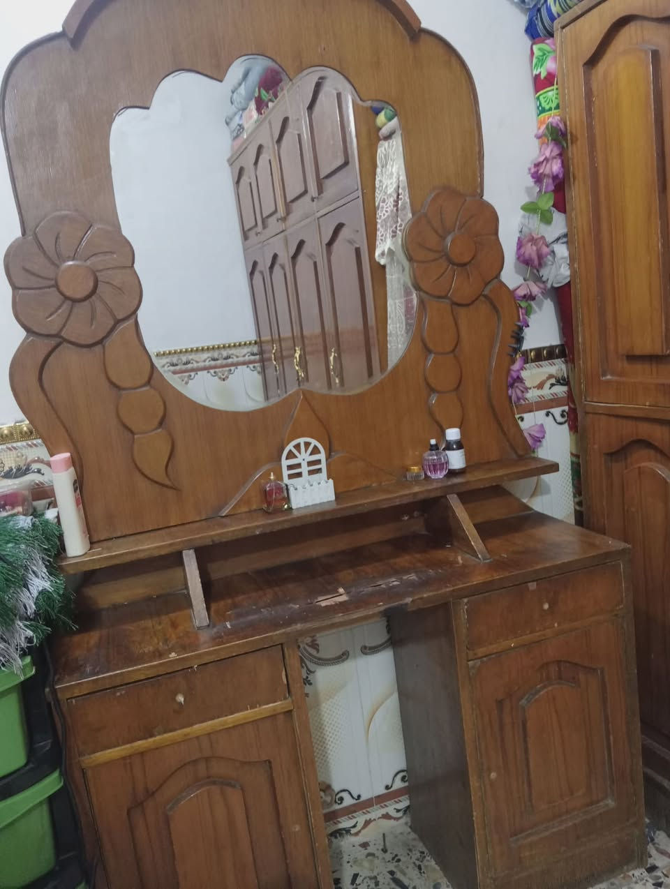 غرفه نوم للبيع كامله بس قاعده جربايه مابيهه وجربايه طفل 4000 عنوان بغداد ***********
