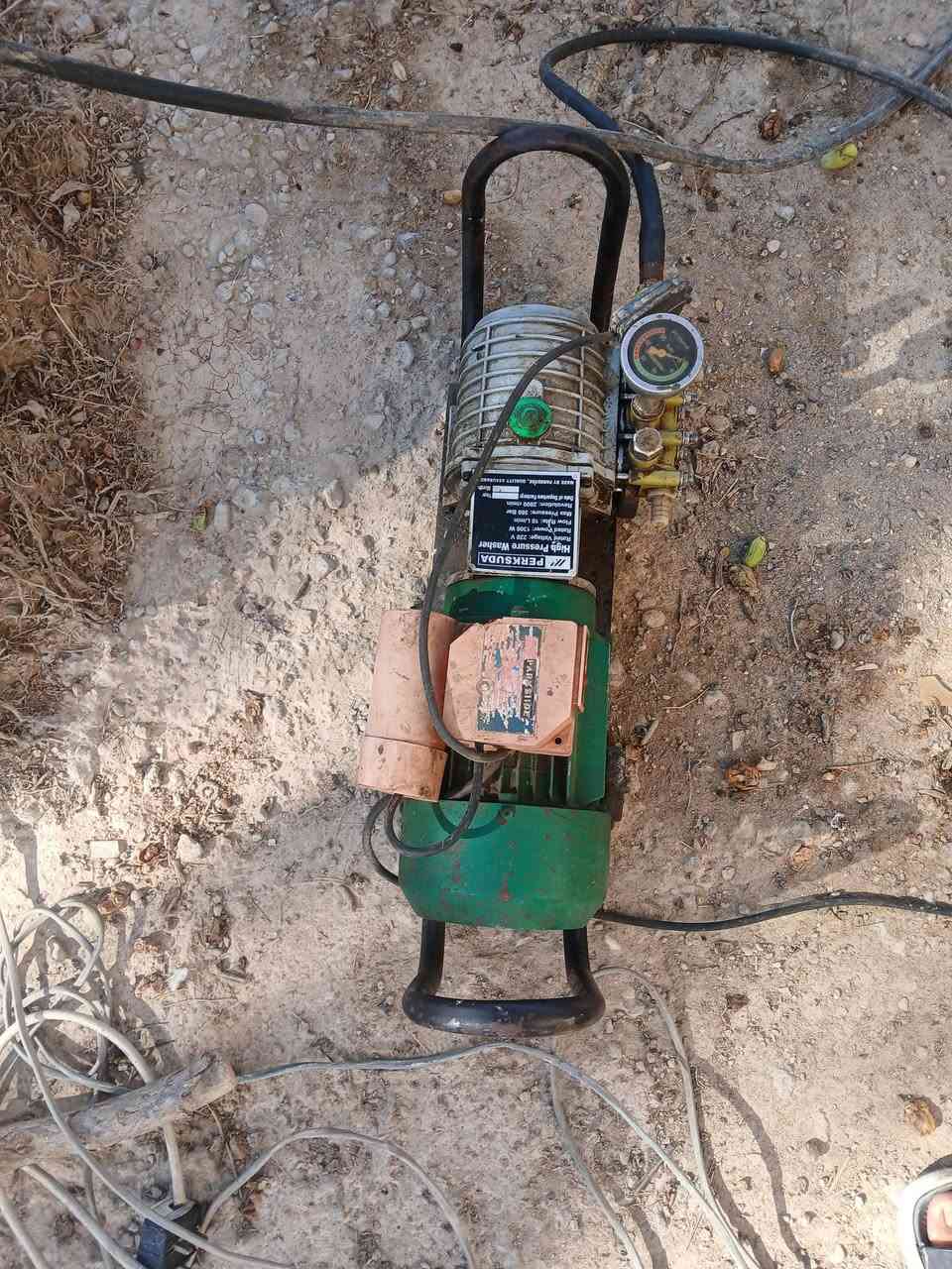 للبيع ظاغطه ماطور كلشي مابي بس ظاغطه كايمه مالته شوفت عينك العنوان ديالى سعرها ١٠٠ شراي يتصل ***********
