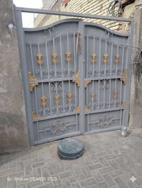 باب حديد ثقيل • عرض ١٩٥ • ارتفاع ٢م