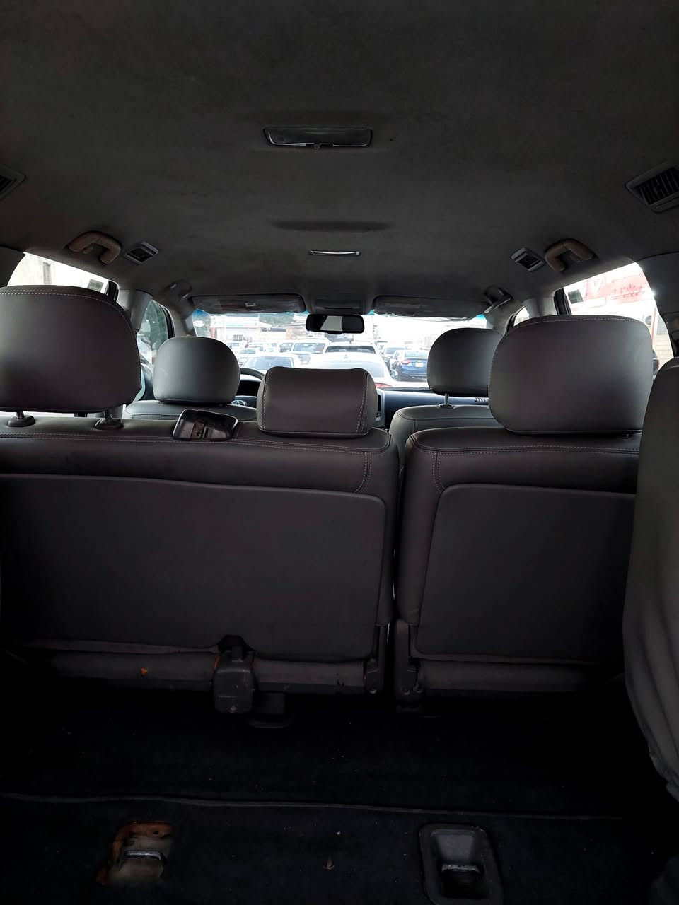 السلام عليكم لاندكروز مديل 2008 محدثه 2014 مكينة ديزل مصبوغه حزام جماليه السياره سوفت مامصفحة سابقة  مكفوله من الحادث والضربة فقط صبغ جماليه سياره باسمي جاهزة مكينه وكير حدادية تخم تاير جديد مناقصه اي شي متصرف عليه شي مكاني بالبصره*********** السعر 260 ورقه
