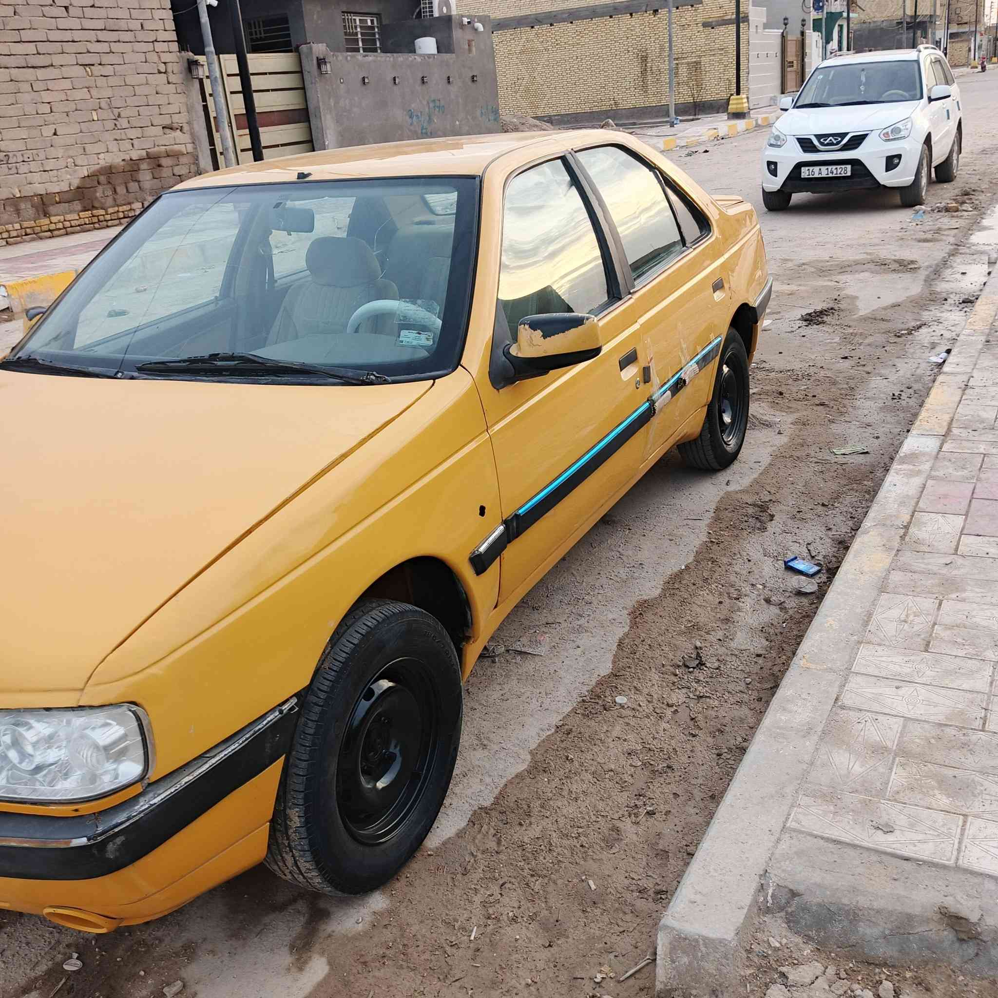 السلام عليكم بيجو ٤٠٥ موديل ١٦ سياره جاهزه ونضيفه كلش حلوه محرك وكير وحداده وتخم تاير تبريد تتفئه كله جاهز السعر ٣٥ بيه مجال قليل المكان ذي قار زديناويه قرب صفي الدين موبايل ***********
