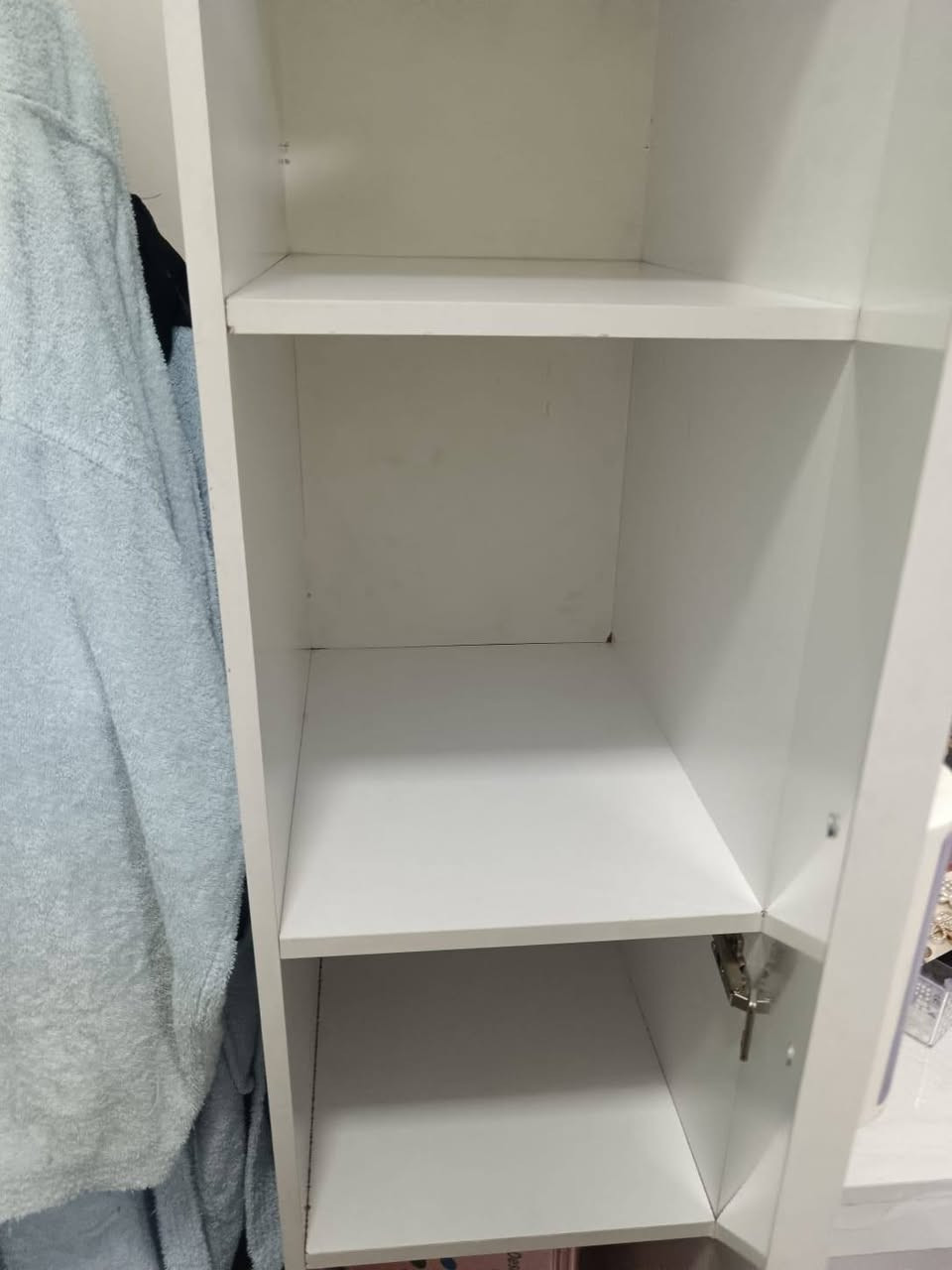 للبيع كنتور باب واحد مع كوميدي ٤ مجرات ماخذتهن من اثاث القند تركي درجه اولى ثقيل والكنتور ٤ خانات اي ضرر مابيهن .. المكان بغداد حي الخضراء


**إذا كنت صاحب هذا الإعلان وتريد حذفه لأي سبب، رجاءا أرسل رسالة إلى الدعم الفني**