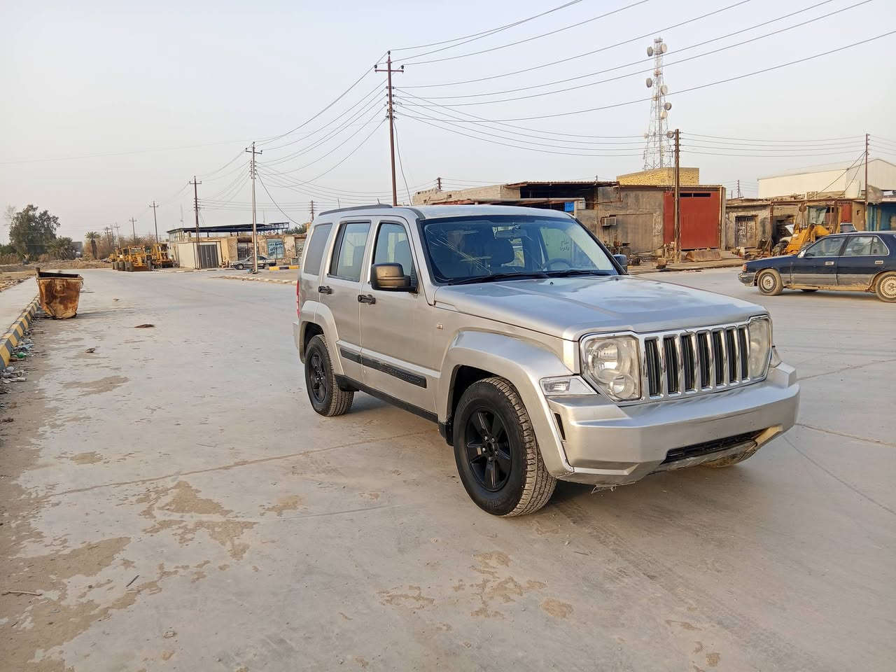 للبيع جيب لبرتي   / مزاد وزارة الداخليه موديل 2010بيه كتاب مزايدة تمشي بيه وين ماتريد سيارة جاهزة گير محرك    اسويلك وكالة ام الباركود  السعر 63  وبيه مجال  المكان ذي قار الرفاعي ***********
