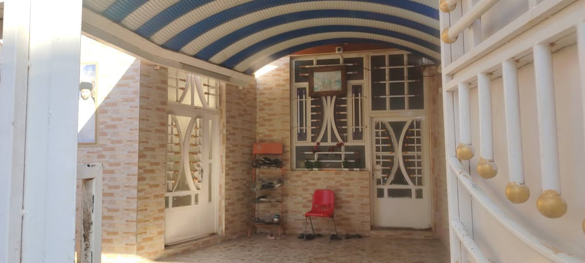 يوجد لدينا بيت 200 متر للبيع بناء حديث جاهز من كل الخدمات حي نهاوند الثانية خلف شارع عشرين يحتوي البيت من 2 غرف واستقبال ومدخل استقبال وصاله وحديقه ومطبخ حار وبارد ومنور واحد وصحيات داخليه وخارجيه
للاستفسار 
واتساب ايضا او اتصال على الرقم  ***********
يوجد لدينا بيت 200 متر للبيع بناء حديث جاهز من كل الخدمات حي نهاوند الثانية خلف شارع عشرين يحتوي البيت من 2 غرف واستقبال ومدخل استقبال وصاله وحديقه ومطبخ حار وبارد ومنور واحد وصحيات داخليه وخارجيه
