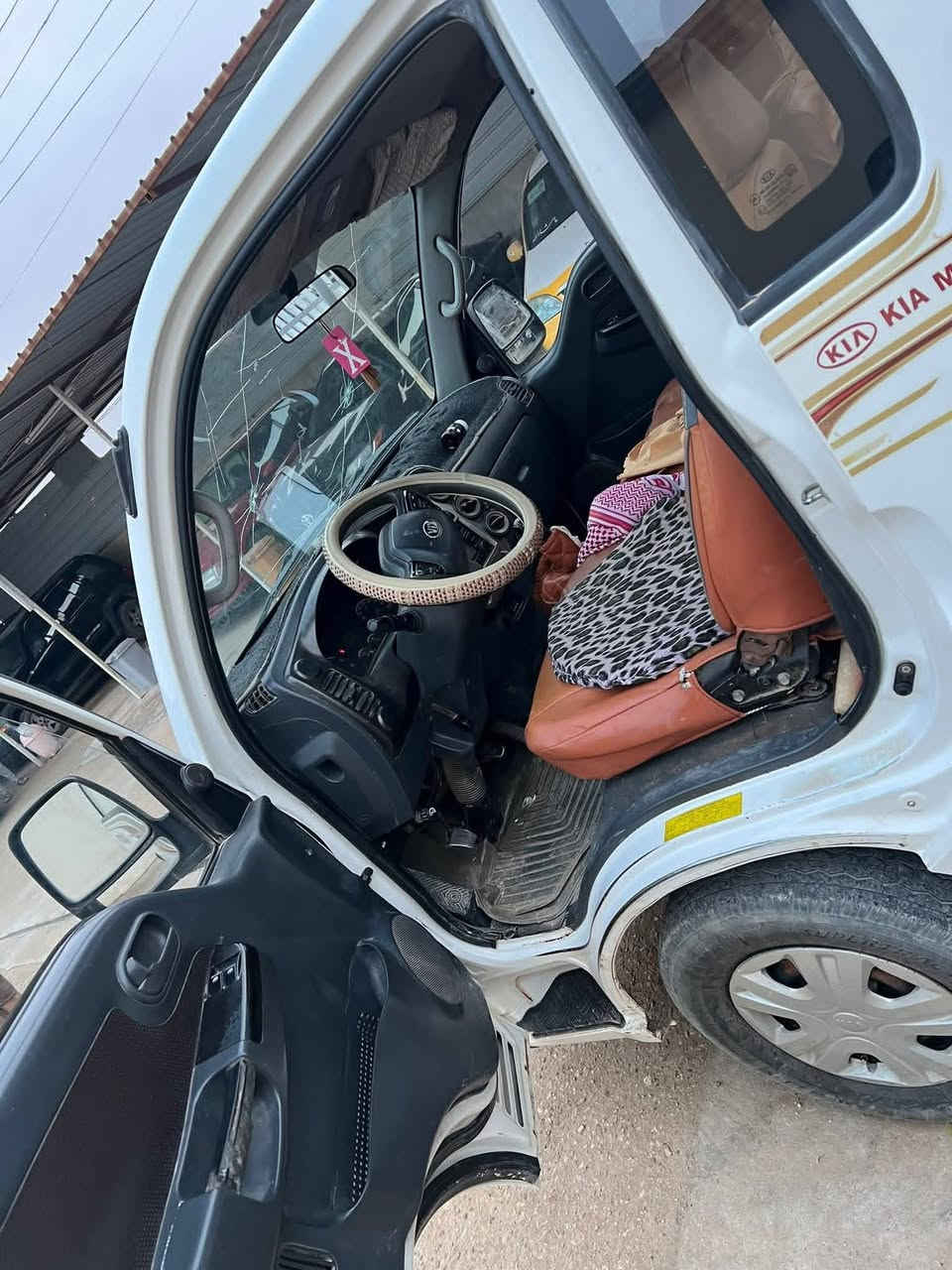 سلام عليكم 
للبيع كيا موديل 2014 سيارة مكفوله من الصبغ عدا ملاحظات بسيطه محركه كيره شرط رقم صلاح الدين 
سعره 110 وبيه مجال مكانه الانبار حديثه 
رقم صاحب السيارة /***********
اني مكلف بالنشر
