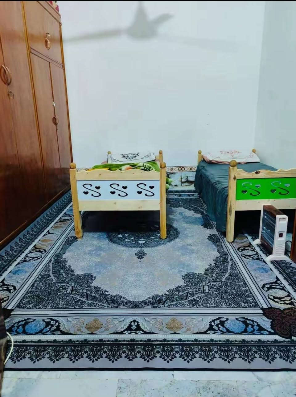 دار سكن للبيع 

المساحه ٩٠متر 

المكان حي الأمين الأول قرب مجمع الكوثر 

السعر ٧٥ 

بناء عكاده نضيف 

غرفه وصاله ومطبخ وديوانيه وصحيات طابق واحد 

للإستفسار مراجعه مكتب الروان للعقار او اتصال 

***********
