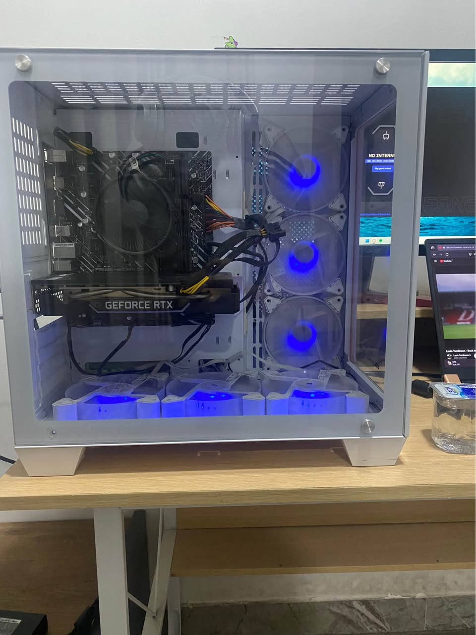 السلام عليكم شباب

عندي سيتب كامل بهالمواصفات اريد ابيعة

CPU/: i3 12100

GPU/: 2060 Palit 12GB

RAM/: 2x8 Black wolf  DDR4 heatsink (3200Mhz)

PSU/باور سبلاي: Rocket 600w silver

 

SSD/: 120 GB

HDD/: 500 GB

CASE/كيس: ESGAMING SEAVIEW 2001W 6 Fans

MONITOR/شاشة: KG241Q      165HZ/TN/1920x1080

MOUSE/ماوس: Logitech g203

Keyboard/كيبورد: Razer blackwidow ويا مسند

Microphone/مايك: Fifine microphone (USB) 

ماوس باد + ستاند يدات وتلفونات هدية 

الحاسبة ما ناقصها اي شي، كل وايراتها موجودة وكل غراضها موجودة ونظيفة كلش. استعمالها لمدة قليلة كلش وادائها كلش زين، مابيها اي مشكلة بالأوفرهيت ايضاً.

رقمي 0️⃣7️⃣7️⃣0️⃣3️⃣2️⃣4️⃣1️⃣3️⃣8️⃣0️⃣

رقم *********** بغداد, العراق

