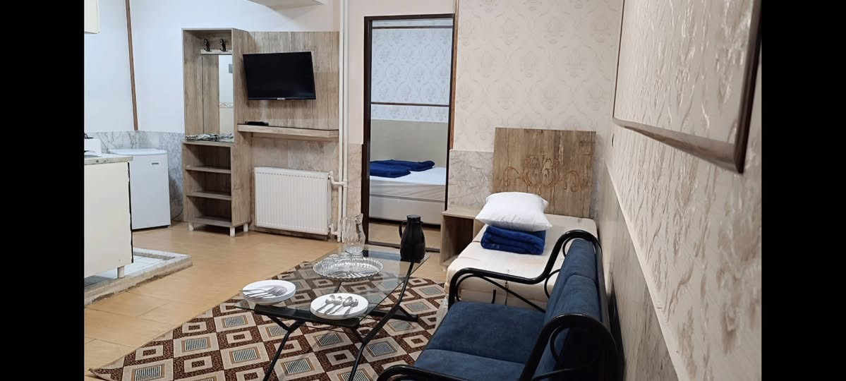 يعلن مكتب الحاج ابو حيدر الدلفي عن كروب إيران ويشمل البرنامج نقل وسكن ومزارات قم ومشهد سيارات في اي بي و ثلاث وجبات من طعام في مشهد الاتصال عله رقم *********** كوت حي الله
