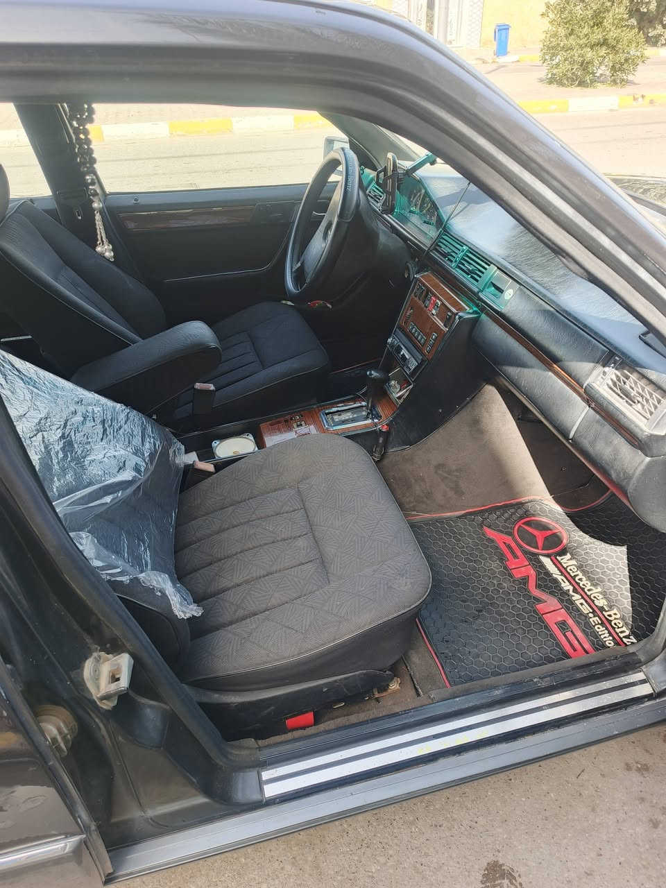 إخوان سياره ما ناقصه شي نقصه فقط بور ينضح وكبريسر منضومه التبريد كله جاهزه سيار مصروف عليه (أقره التفاصيل كله وتصل خالي العزيز)يا الله بسم الله الرحمن الرحيم مارسدس للبيع الغالي العزيز الي ما ينعجب بل سياره اطلب منك لا تعلق تعليق سلبي وشكرااااا
مارسدس للبيع موديل 1992 محدثه بيبي شبح السياره بلاد مصبوغة عام الجماليه السياره تعمير درجه اولى من الدعاميه للدعاميه السياره متعوب عليه حيل الله وكيلك السياره غرفه جديدة بل كارتون محرك حاويه شادله ما صرله أهواي تخم تايرات جدد تخم وياله جديد رقم بغداد تحكم كشن السائق حداديه جديدة  قواعد الدبل شركه السياره تأخذه ما تصرف عليه ربع جاهز من كلشي السياره نضيفه بمعنه الكلمه السعر(80) وبي مجال انته تجي وشوف وتقتنع ونخصم سعر أحسن  
خالي العزيز ما عجبك اي شي بل منشور اعبره وتحصل الاحسن 
السوك كلشي بي التواصل الرقم *********** وشكرا مكاني الكوت مركز المدينه ما موجود عل تواصل اتصل وتدلل
