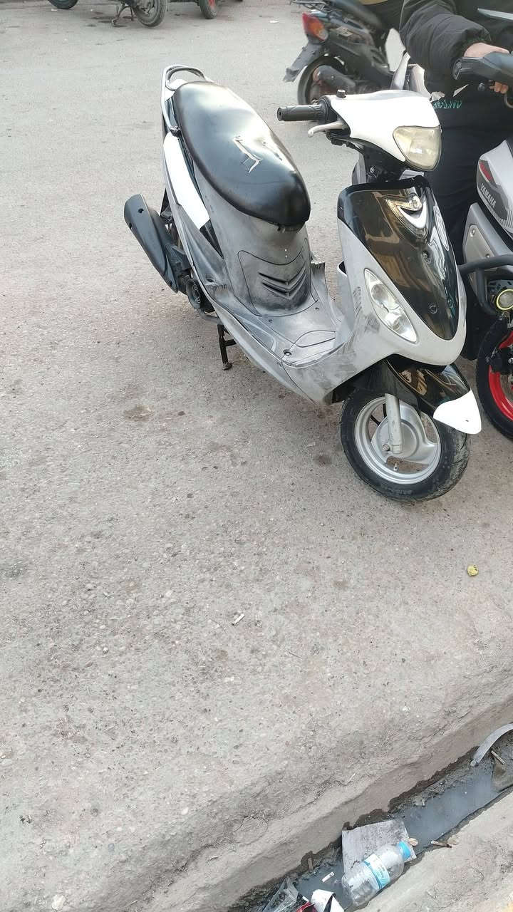 سلام عليكم ماكس منغولي
الدراجه كلشش نضيف ومامفتوحه لمحرك بلاد دهن مال شركه اخلي سعر ب٧٥٠ وبيها مجال
المكان السماوه شارع السينما
***********
